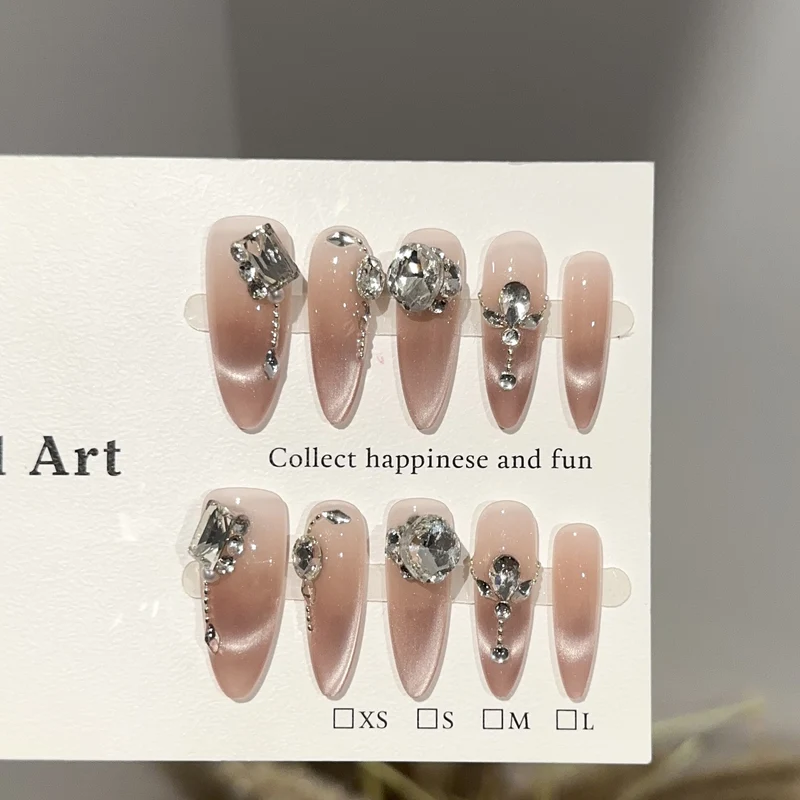 Glamouröse, mit Kristallen verzierte Press-On-Nägel Set