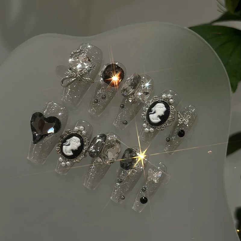 Elegantly verziertes dekoratives Press-On Nagelset