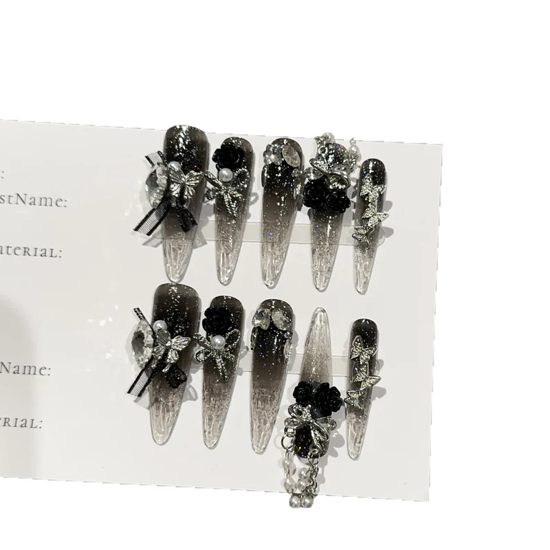 Elegante, mit Strass verzierte Press-On-Nagelverlängerungen