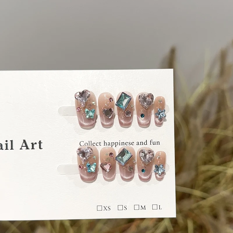 Elegantes mit Strass verziertes Press-On Nail Art Set