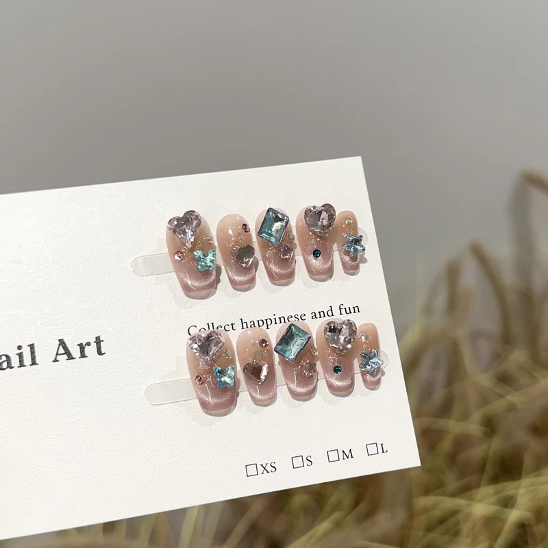 Elegantes mit Strass verziertes Press-On Nail Art Set
