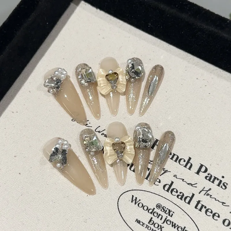 Elegantes mit Strasssteinen verziertes Press-On Nagelset