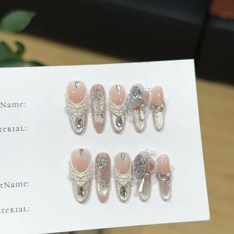 Elegante Strass- und Glitzer-Presse-on-Nägel