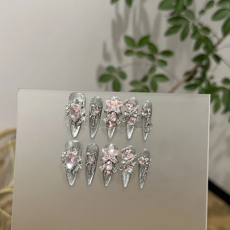 Elegantes, mit Strass verziertes Press-On-Nagel-Set