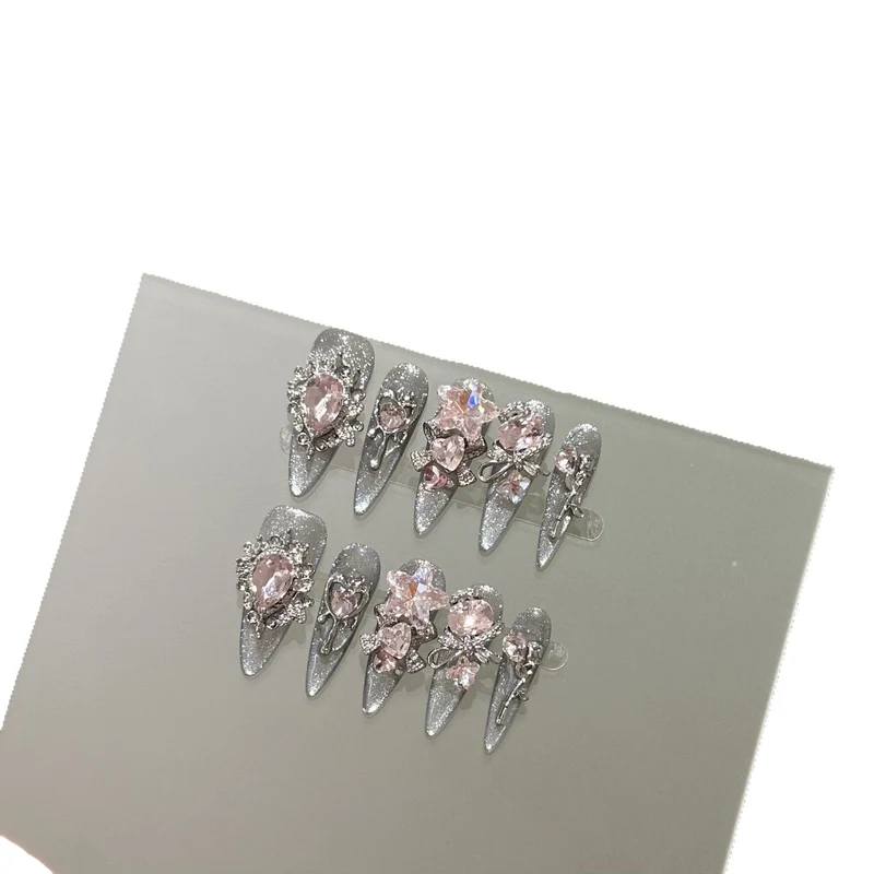 Elegantes, mit Strass verziertes Press-On-Nagel-Set