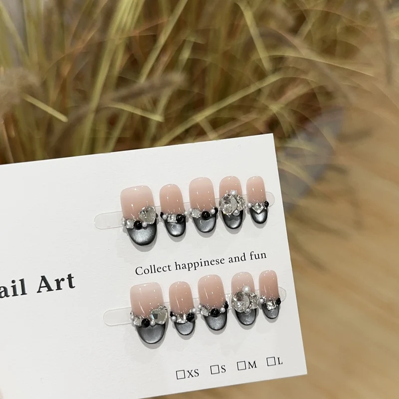 Elegantes Nail-Art-Set mit Strass-Akzenten zum Aufkleben