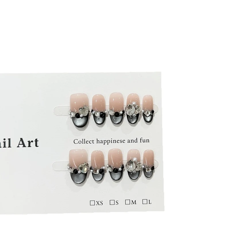Elegantes Nail-Art-Set mit Strass-Akzenten zum Aufkleben