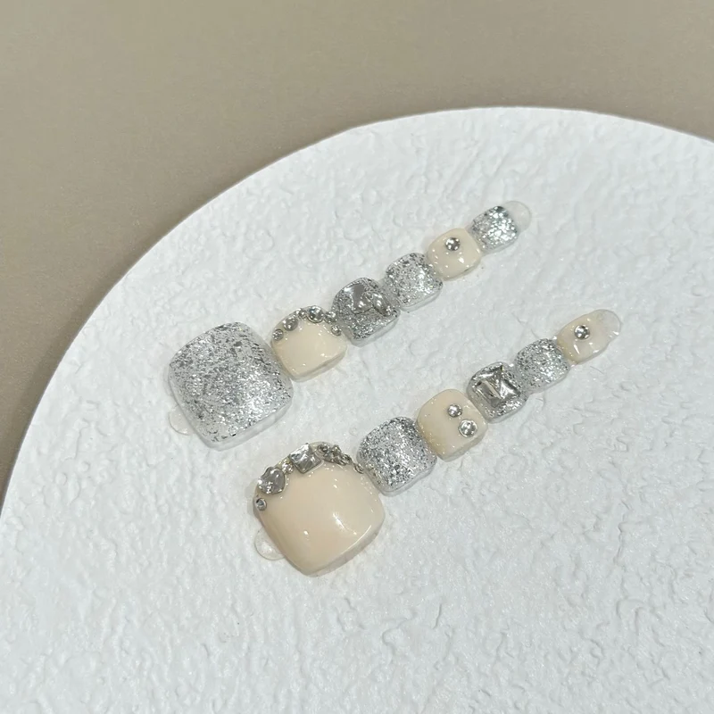 Elegantes Press-On Nagelset mit funkelnden Akzenten