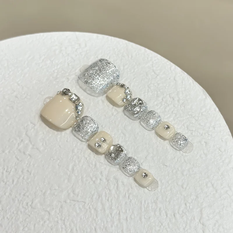 Elegantes Press-On Nagelset mit funkelnden Akzenten