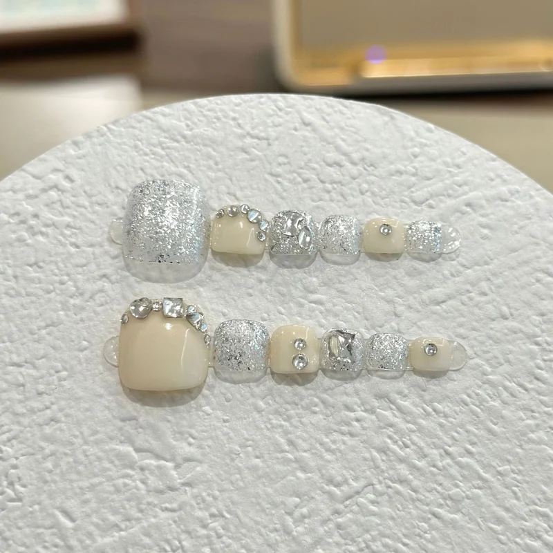 Elegantes Press-On Nagelset mit funkelnden Akzenten