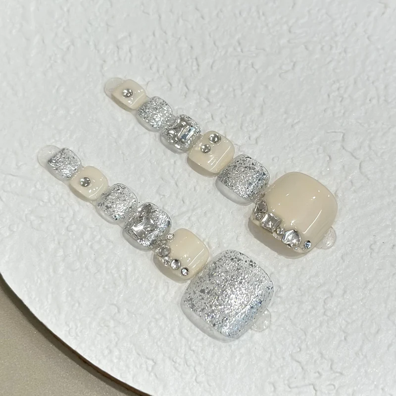 Elegantes Press-On Nagelset mit funkelnden Akzenten