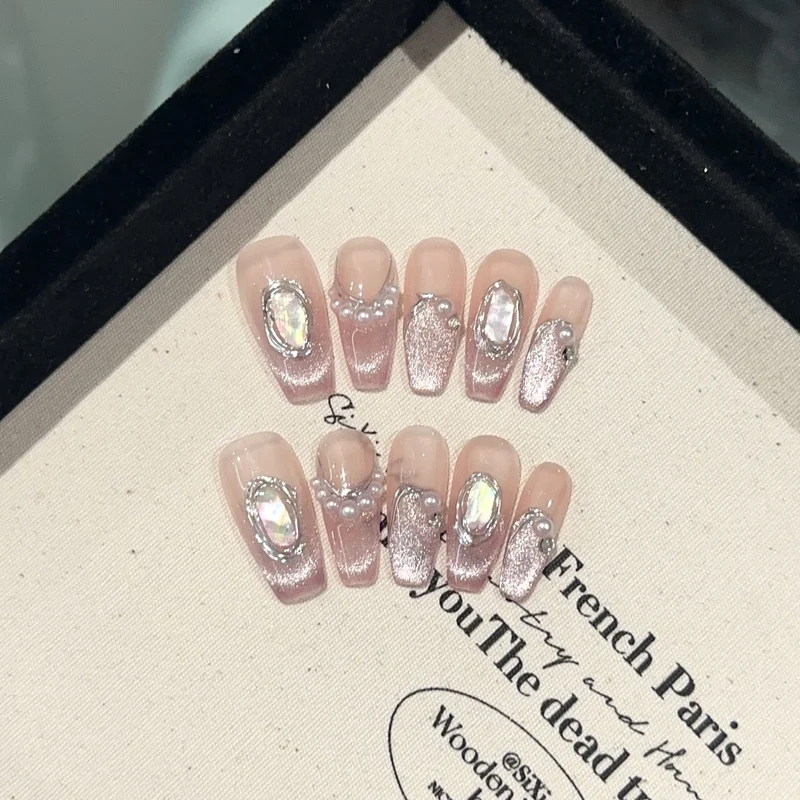 Elegantes Perlen- und Kristallverziertes Press-On-Nagel-Set