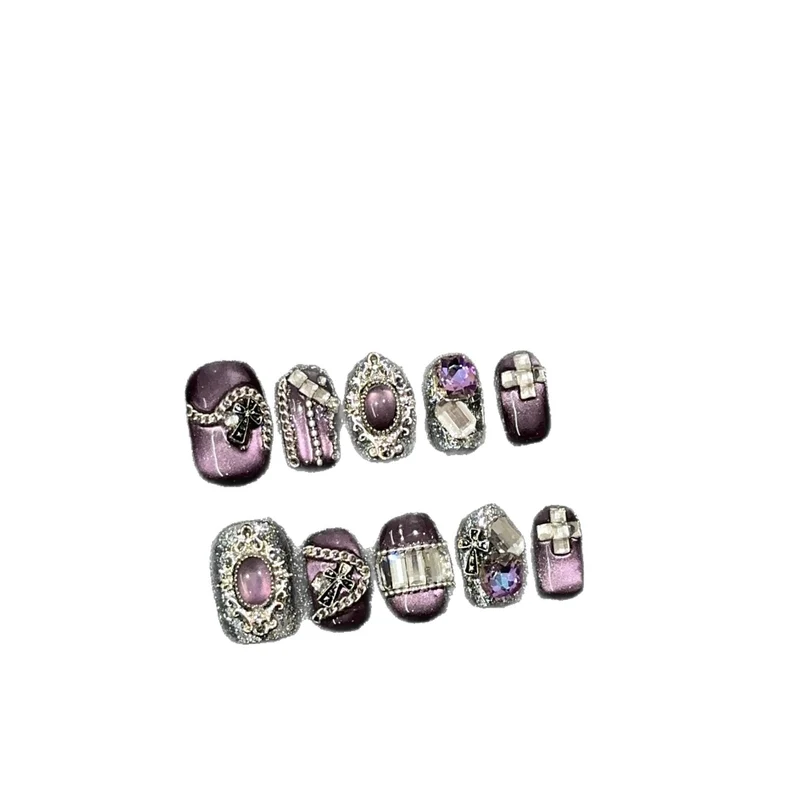 Elegantes, mit Edelsteinen verziertes Press-On-Nagelset