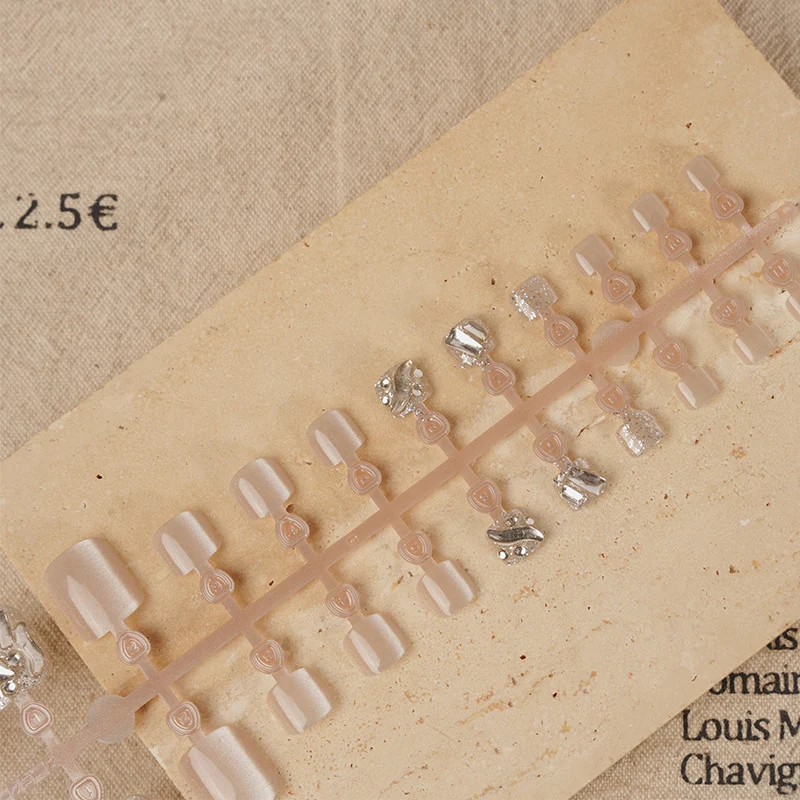Elegante Strass Druck-Nägel Kunst Set