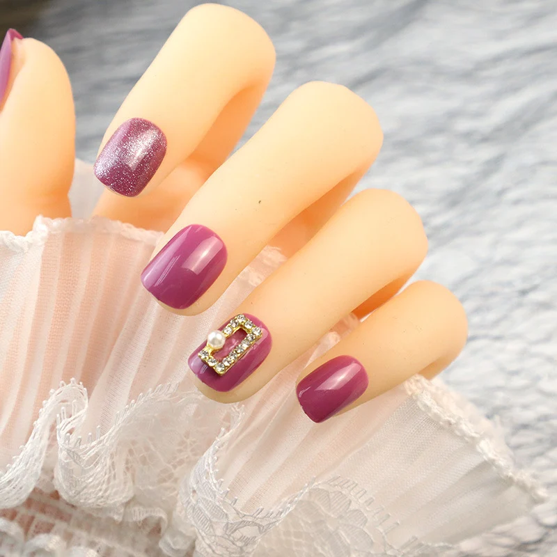 Elegante mit Strass verzierten Press-On Nägel