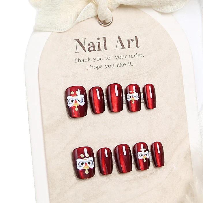 Elegante mit Strass verzierte Press-On Nagelkunst