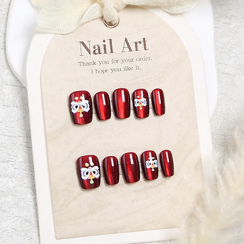 Elegante mit Strass verzierte Press-On Nagelkunst