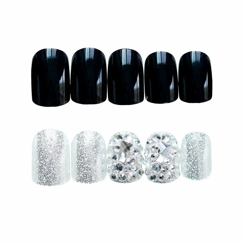 Elegante Press-On Nagelkunst mit Edelsteinakzenten