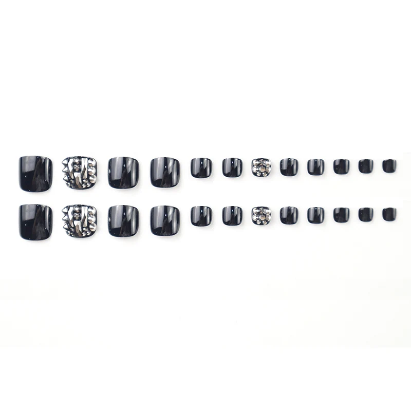 Elegantes Press-On-Nagelkunst-Set mit dekorativen Akzenten
