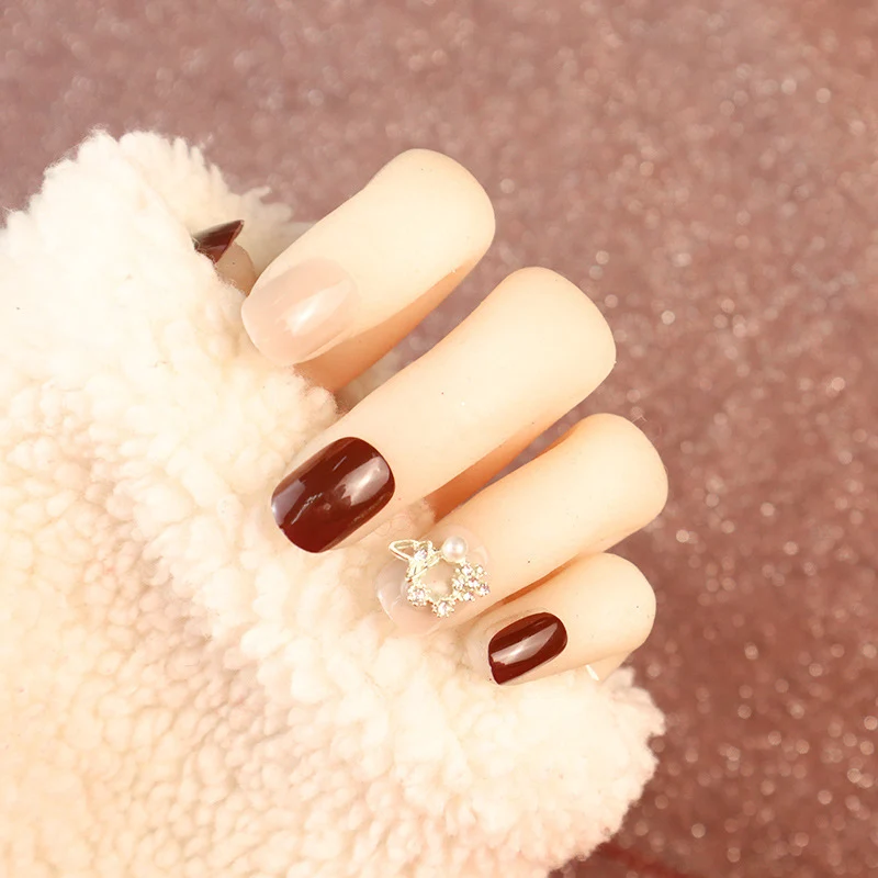 Elegantes Press-On Nail Art Set