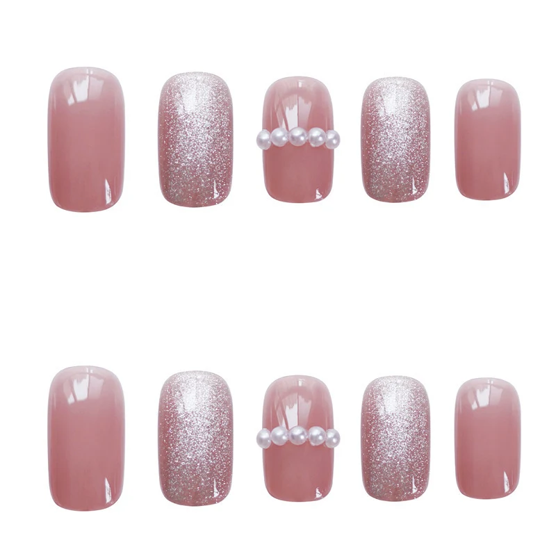 Elegante Perlen- und Glitzer-Press-On-Nagelkunst