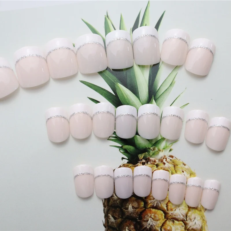 Elegante French Tip Press-On Nails