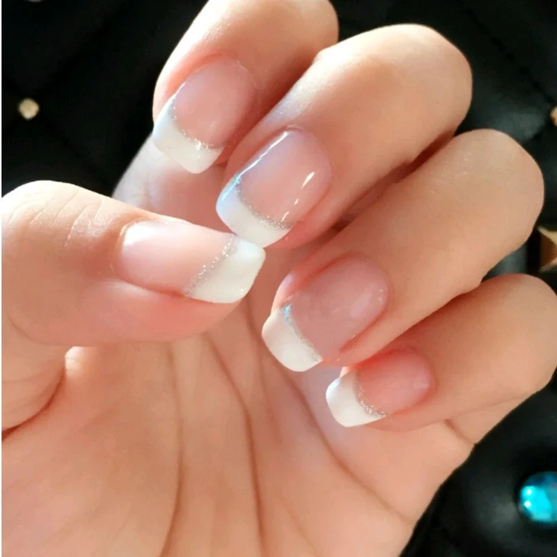 Elegante French Tip Press-On Nails