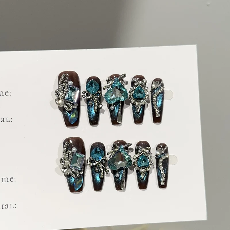 Künstlerisches, kristallverziertes Press-On-Nagelset