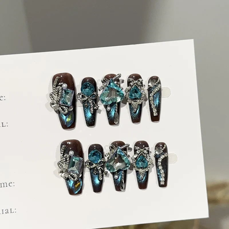 Künstlerisches, kristallverziertes Press-On-Nagelset
