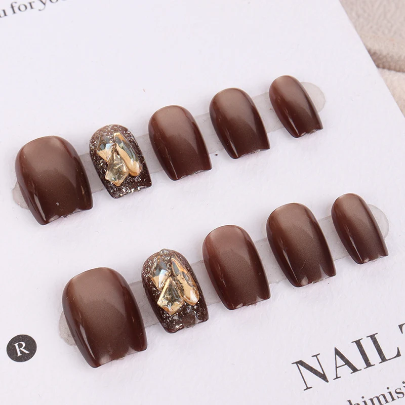 Glamorous Press-On Nail Art Set