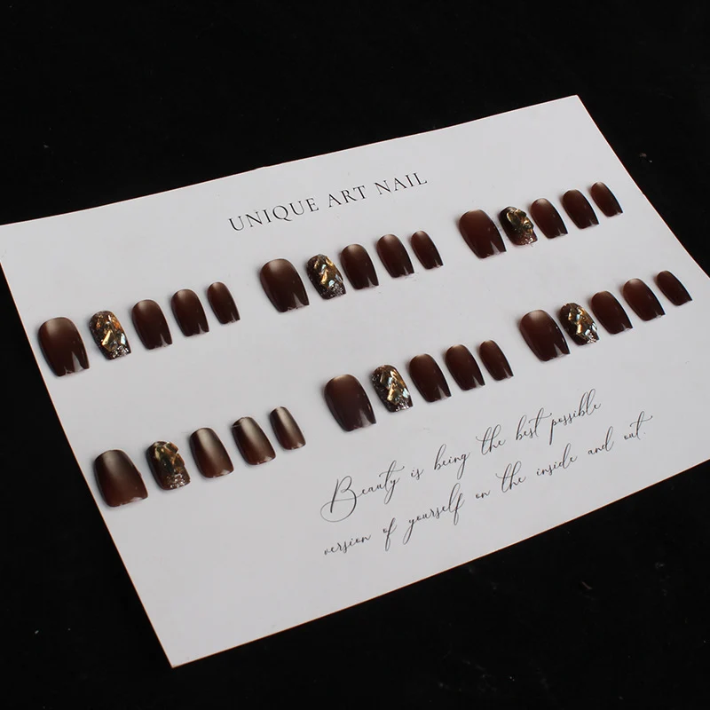 Glamorous Press-On Nail Art Set