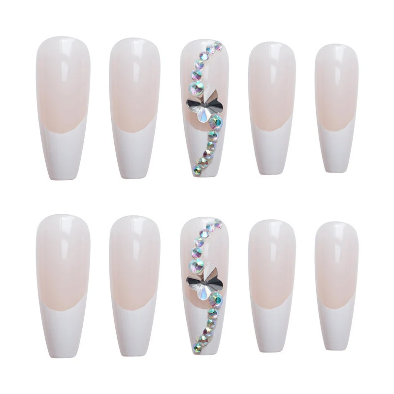 Glamouröse Lange Stiletto Press-On Nagelset mit dekorativen Kristallakzenten