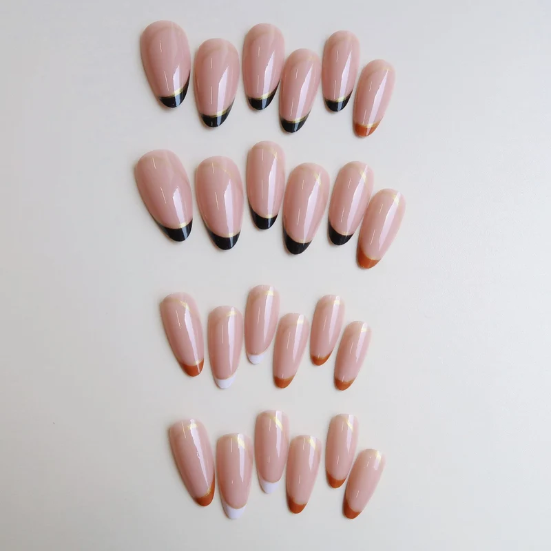 Elegante Stiletto Press-On Nagelset mit goldenen Akzenten