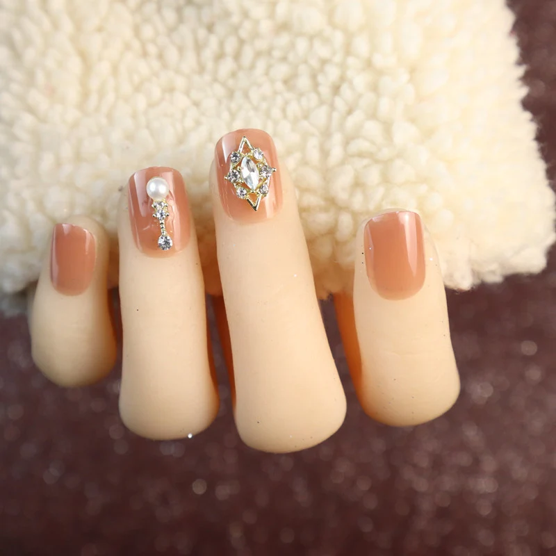Elegantes Dekoratives Press-On Nagelset