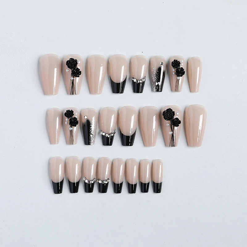 Elegantes dekoratives Press-On-Nagelkunst-Set