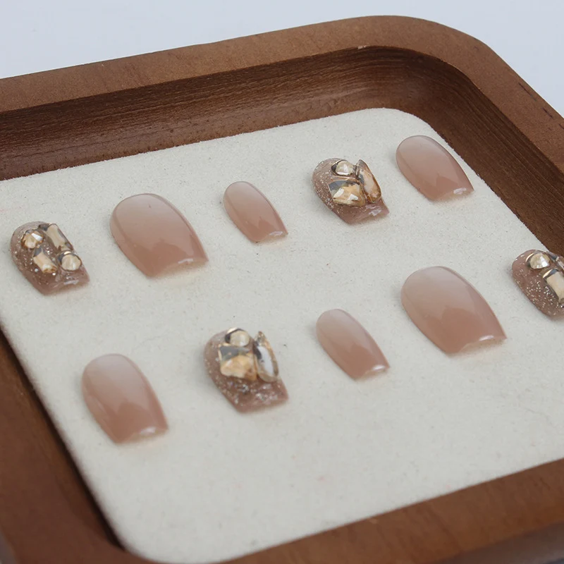 Dekoratives Stylisches Press-On Nagelset