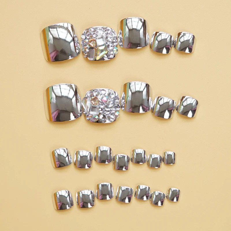 Dekorative mit Strass veredelte Aufklebenägel für die Zehen