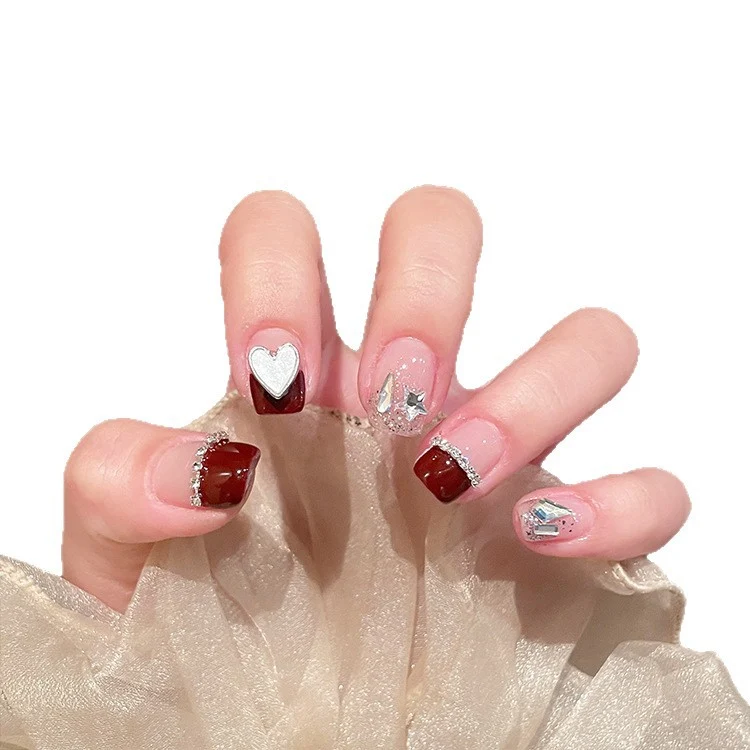 Künstlerisches Press-On Nagelkunst Set mit Herz- und Sterndesigns