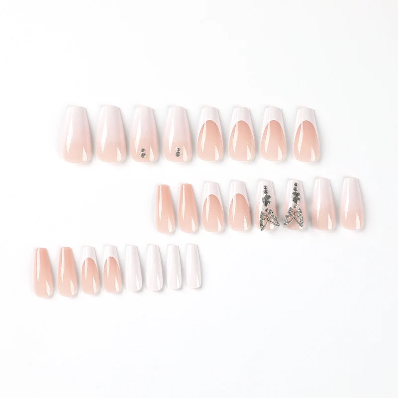 Künstlerisches, langanhaltendes Press-On-Nagelkunst-Set mit Schmetterlingsakzenten