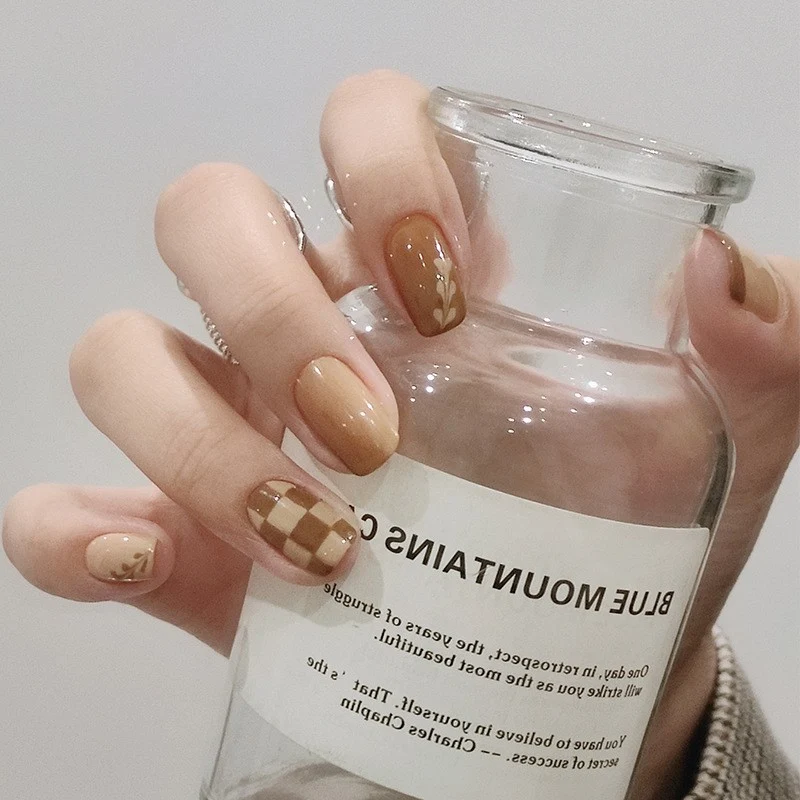 Artistic Chic Press-On Nail Art