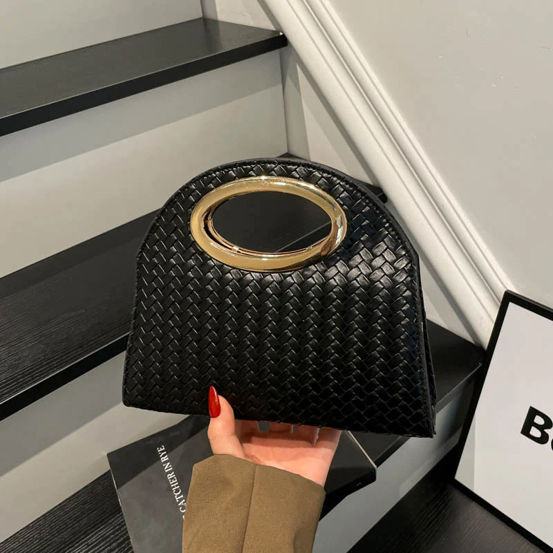 Gewebte Handtasche mit Goldakzent