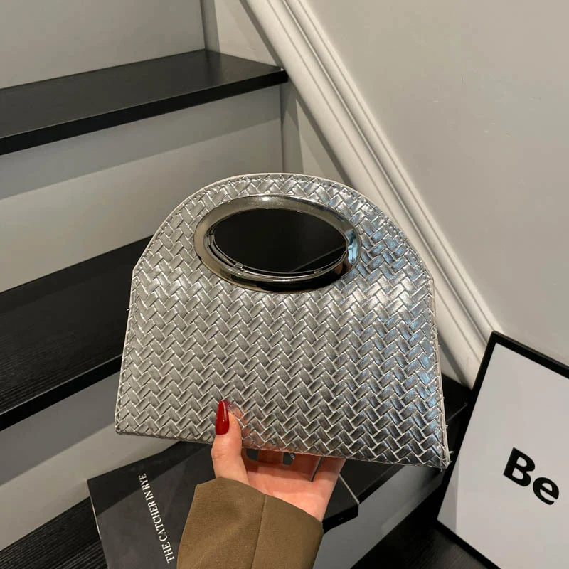 Gewebte Handtasche mit Goldakzent