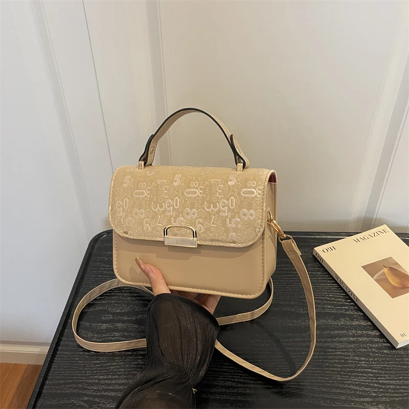 Stilvolle strukturierte Handtasche 1790614128