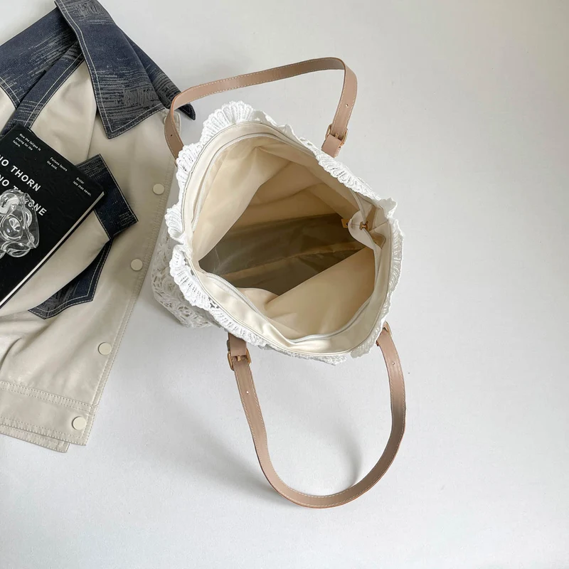 Elegante Tasche mit Spitzen-Detail