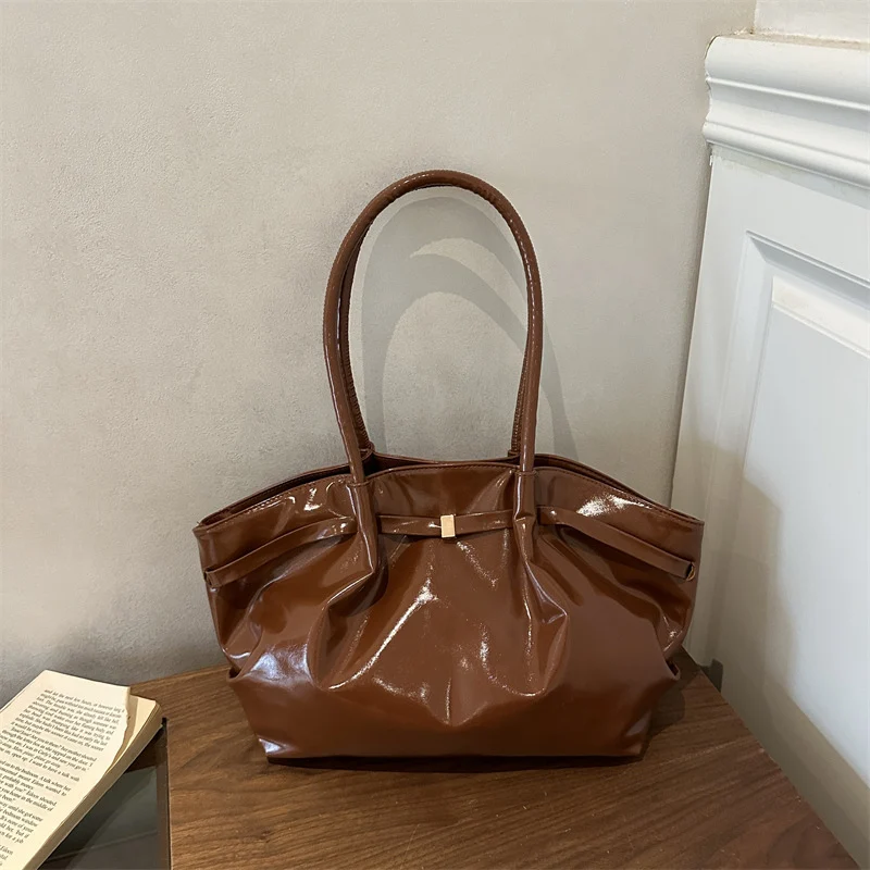 Elegante Glänzende Handtasche