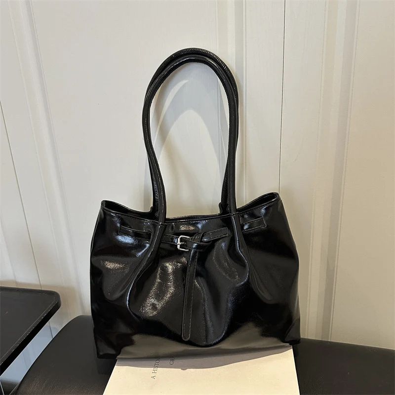 Elegante Glänzende Handtasche