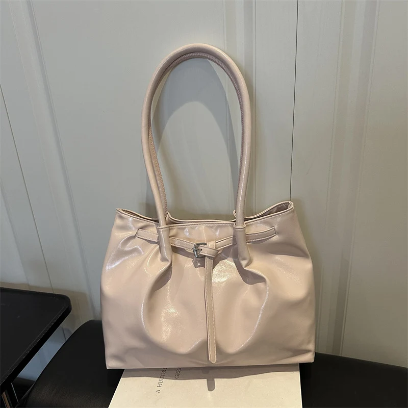 Elegante Glänzende Handtasche