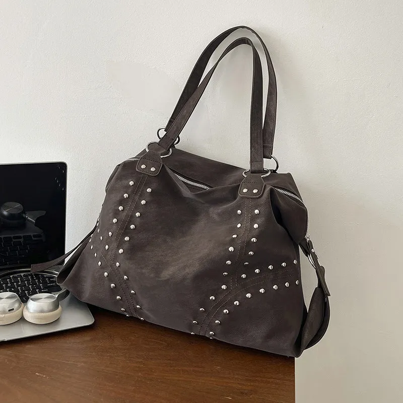 Dekorative Nieten Hobo-Tasche