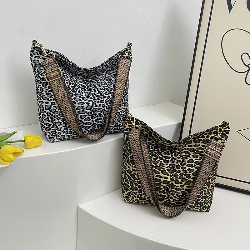 Chic Tierdruck Hobo Tasche
