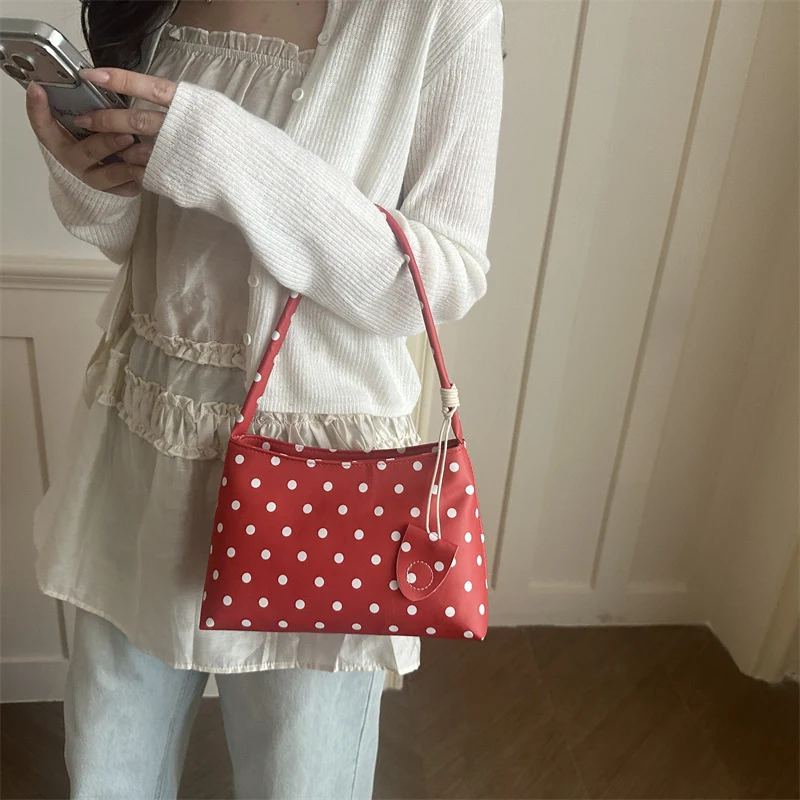 Lässige gepunktete Schulterhandtasche